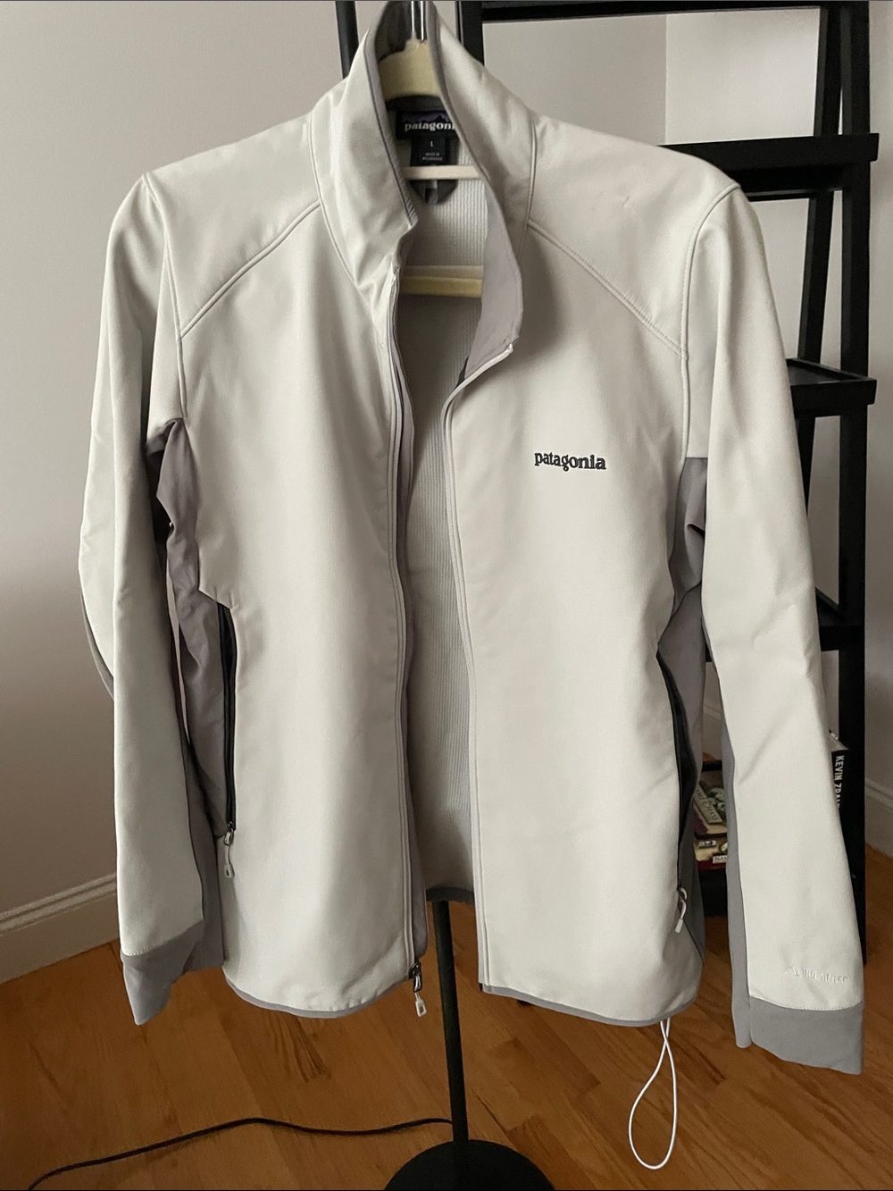Patagonia Men’s Light Gray Lightweight Soft Shell Jacket